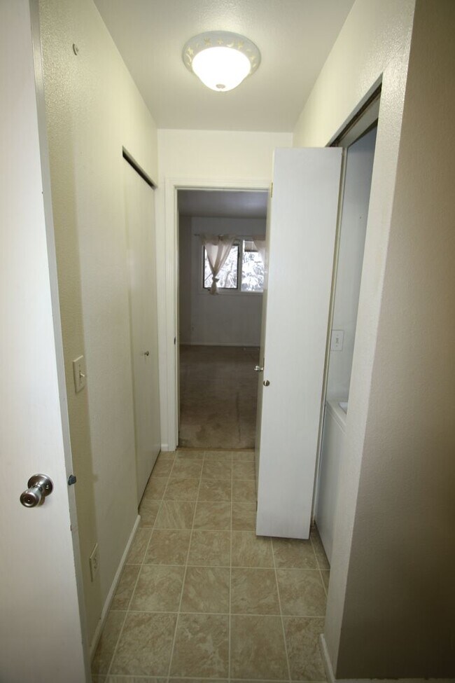 Foto del edificio - 1 Bedroom with a 1 car garage!