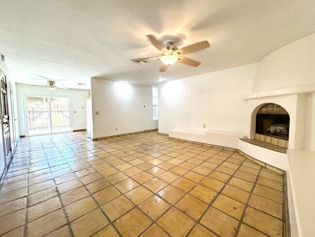 Foto del edificio - AVAILABLE NOW!!! 3 Bed/ 2 Bath Home in the...