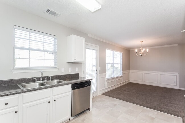 Foto del edificio - 1883 Roble Dr