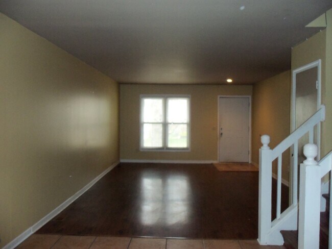 Foto del edificio - 1420 E 124th St