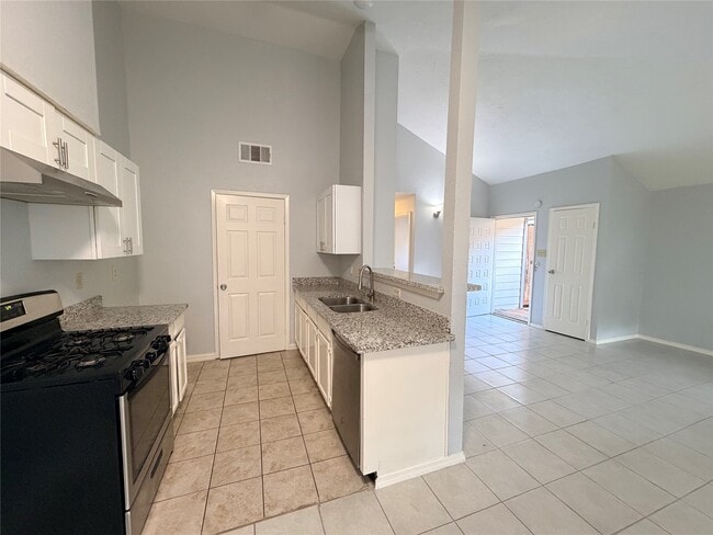 Building Photo - 5102 Beaverhill Dr