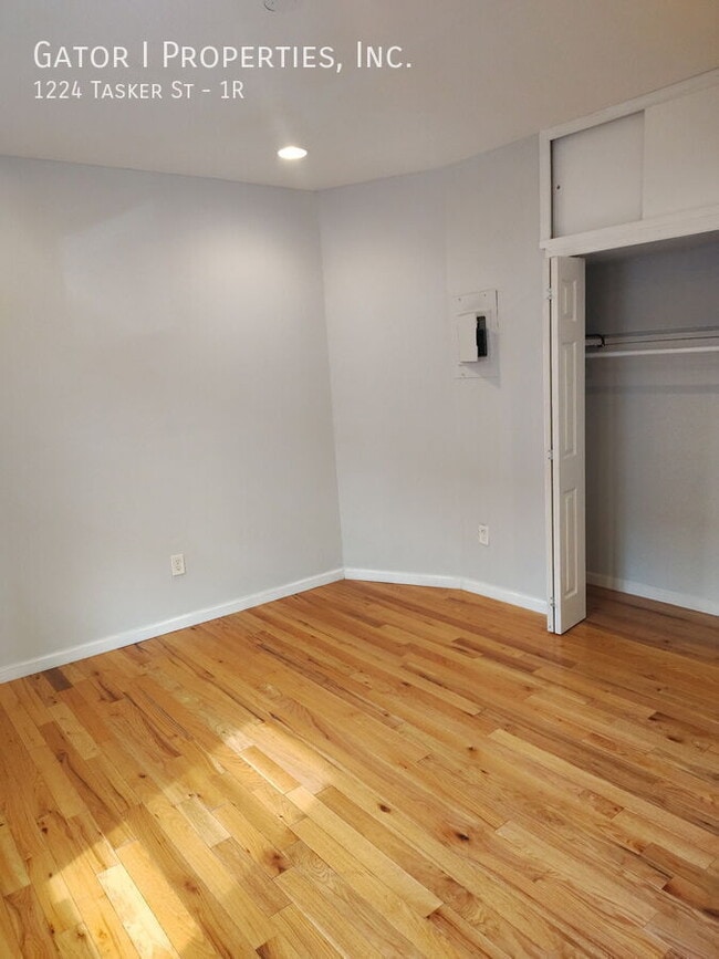 Building Photo - 1224 Tasker St