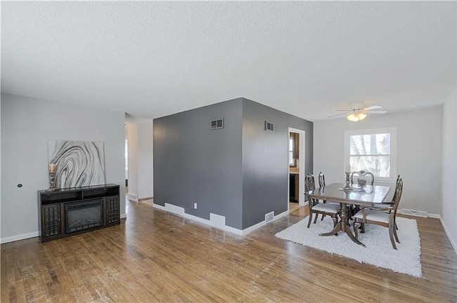Building Photo - COMING SOON! 3 Bedrooms 2 Bathrooms $1,550