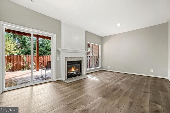 Building Photo - 3957 Brickert Pl