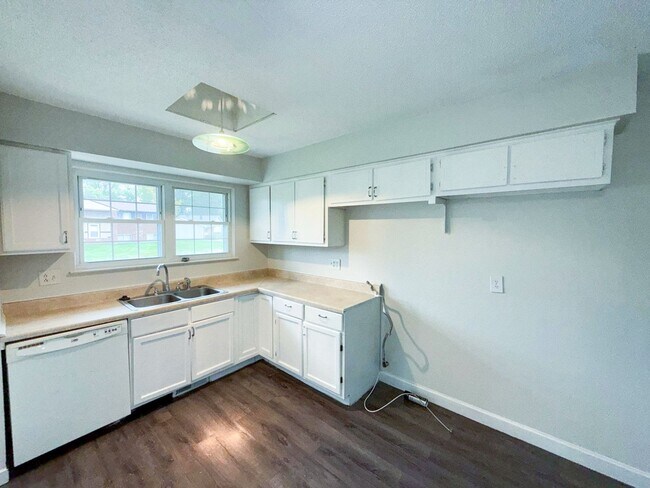 Foto del edificio - Modern 4-Bedroom Gem in East Columbus with...