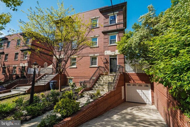 Building Photo - 1408 Foxhall Rd NW