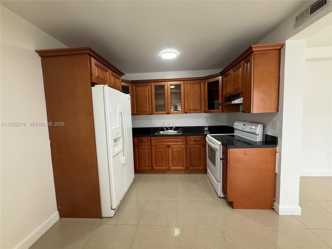 Building Photo - 1122 NW 32nd Ct