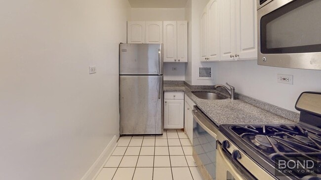 Building Photo - 435 E 79th St