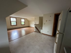 Building Photo - 86 Oak St