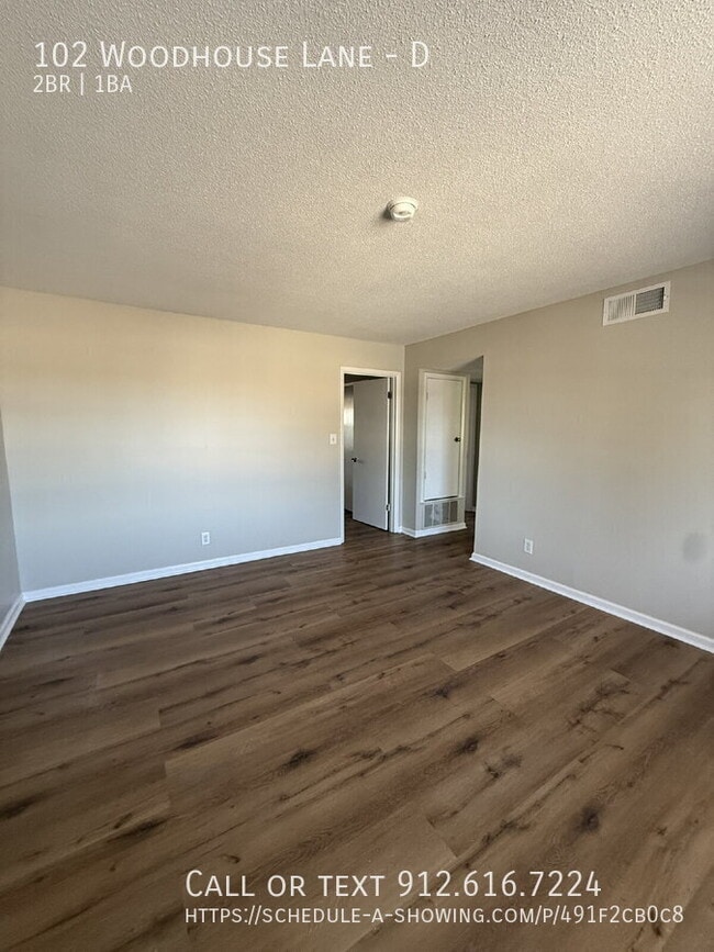 Building Photo - 102 Woodhouse Ln