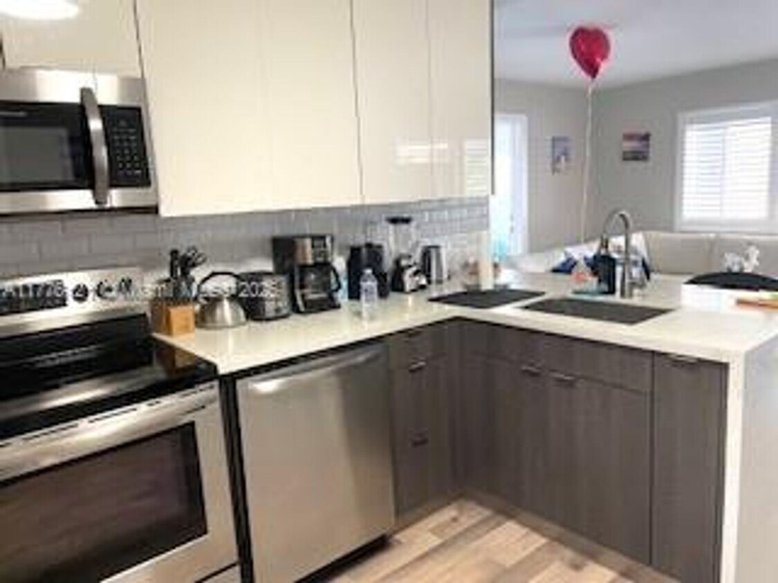 Foto principal - 4580 NE 3rd Ave