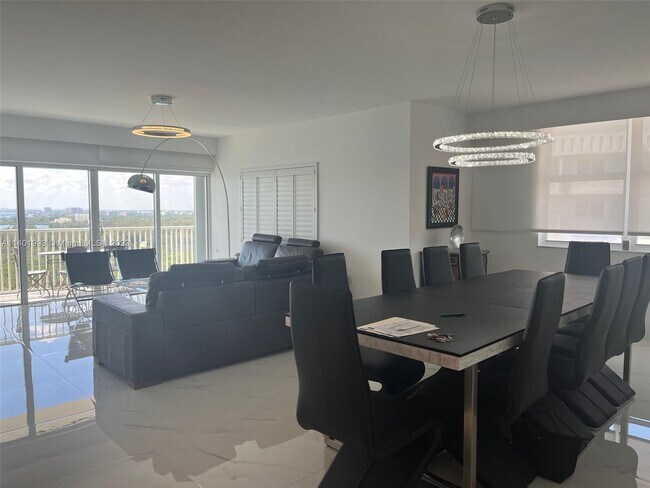 Foto del edificio - 300 Bayview Dr