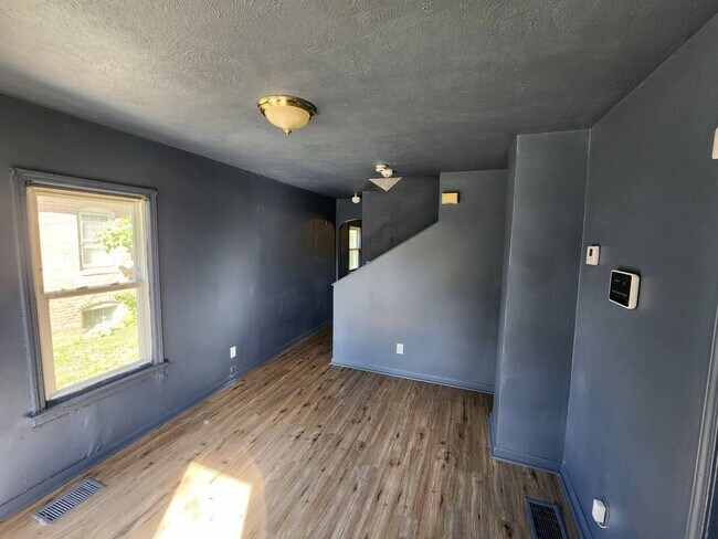 Foto del edificio - Charming 3-Bedroom Property in Prime Location