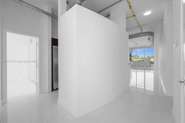 Foto del edificio - 3029 NE 188th St
