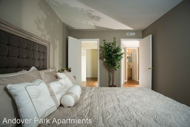 Primary Bedroom - Andover Park