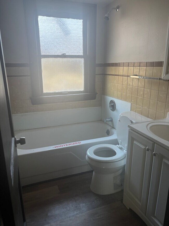Foto del edificio - 2bd UPSTAIRS Duplex Section 8