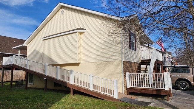 Foto del edificio - 833 Plantation Dr