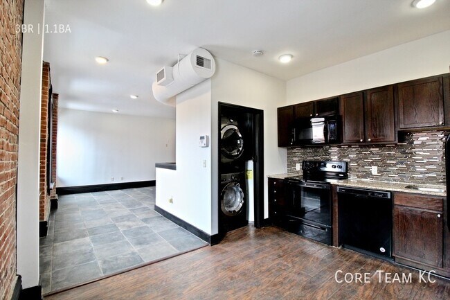 Building Photo - 3 Bed + 1.5 Bath Loft in Westport