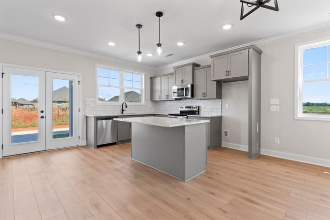 Building Photo - 247 Susan Lynn Dr