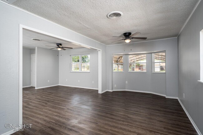 Foto del edificio - 2117 Yorktown Dr