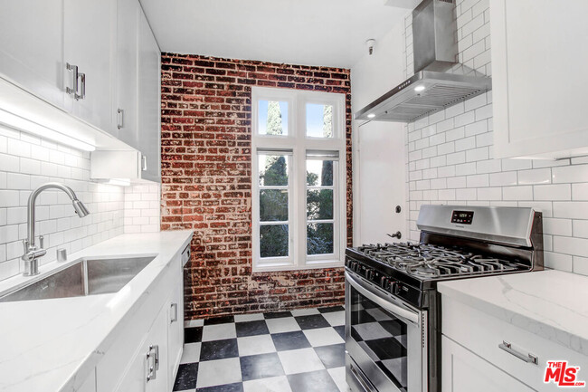 Building Photo - 1287 N Crescent Heights Blvd