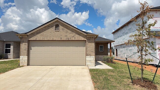 Building Photo - Brand New Stunning and Spacious 4 Bedroom 2 Bath Home in Mustang Schools