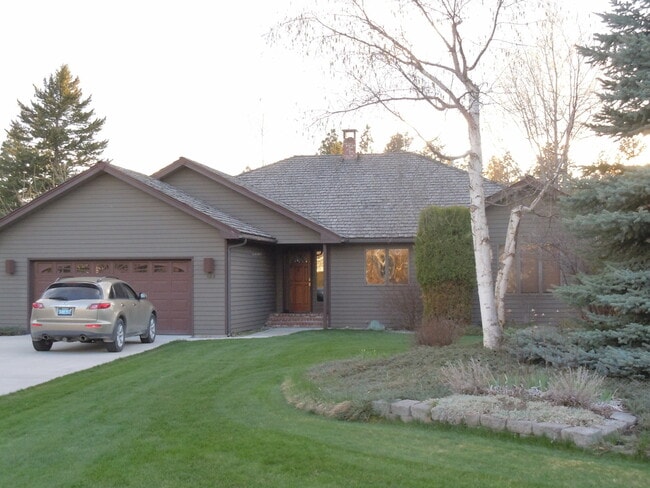 Building Photo - Buffalo Hills Golf Course River Front 3 be...
