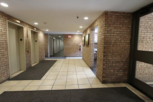 Foto del edificio - 5950 Oakwood Dr