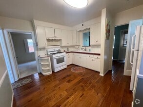 Building Photo - 4742 Idaho St
