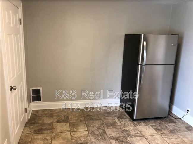 Building Photo - 230 Magazine St