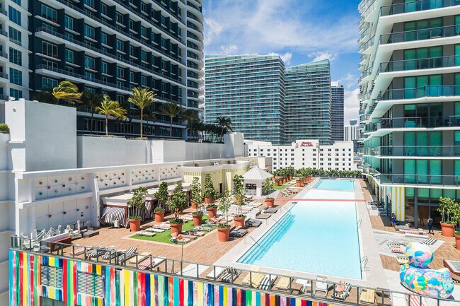 Foto del edificio - 1300 S Miami Ave