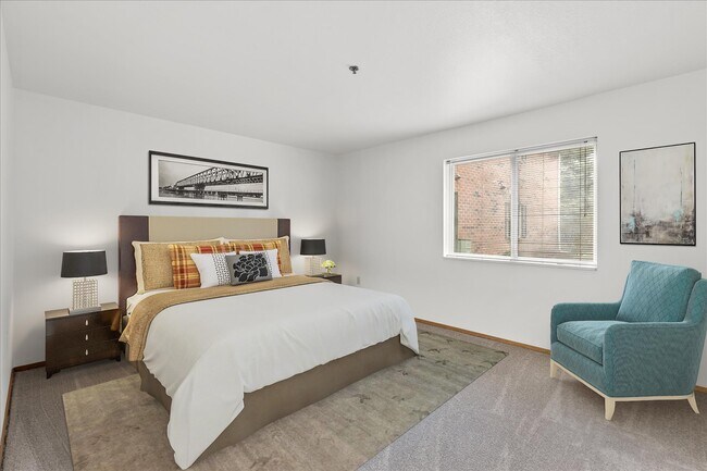 Habitación espaciosa - Maple Creek Associates, LLC