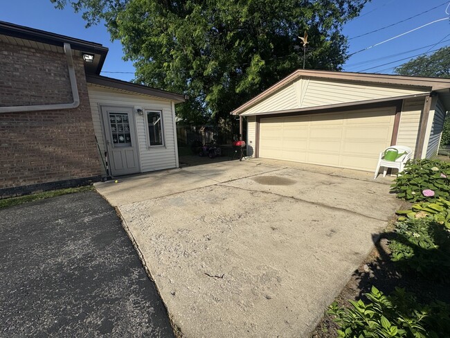 Building Photo - 7930 McVicker Ave