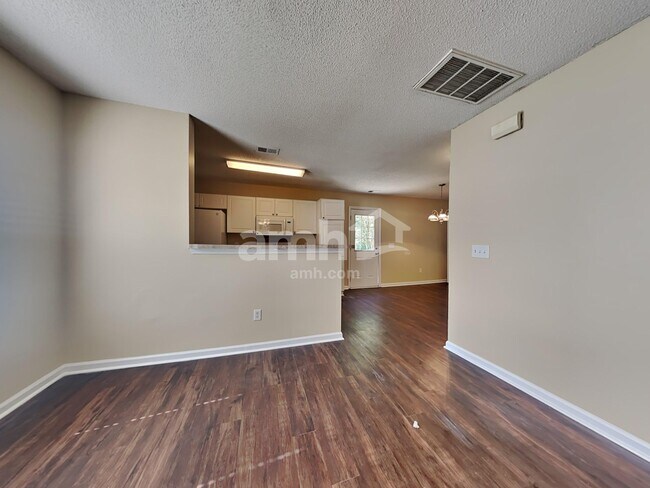 Foto del edificio - 3011 Mapleleaf Drive