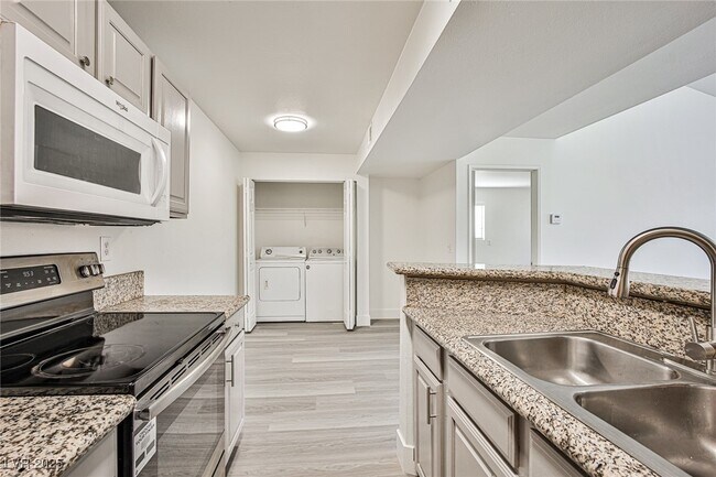 Building Photo - 5166 S Jones Blvd