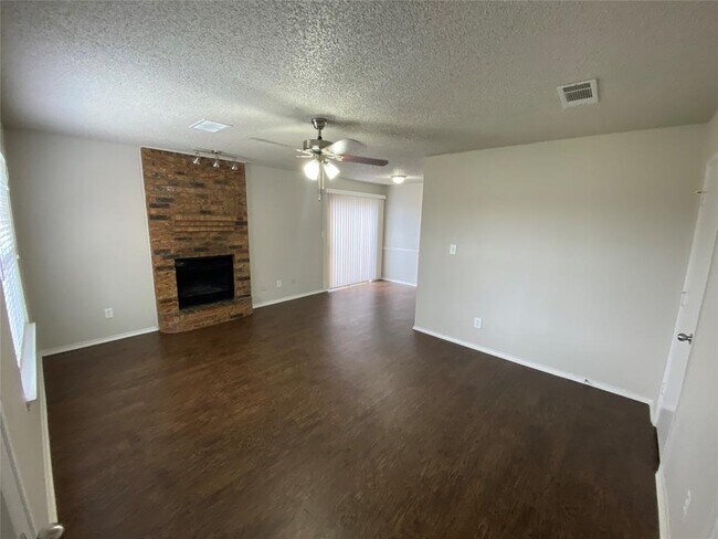 Building Photo - 5912 Holiday Ln