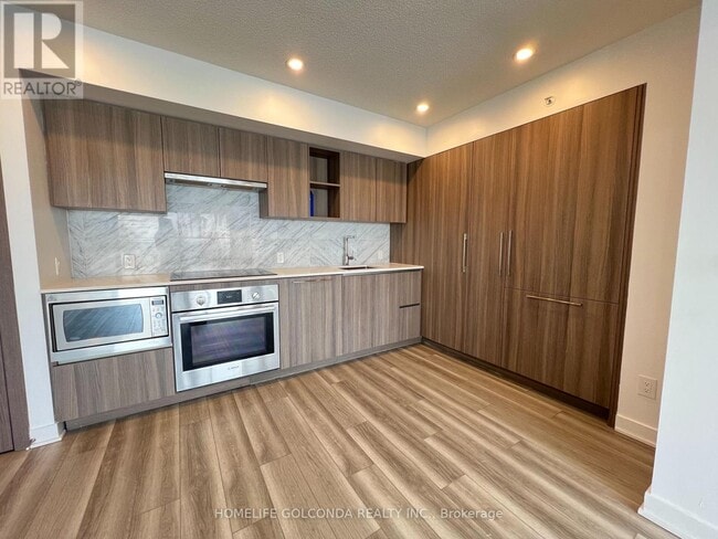 Photo du bâtiment - 17 Bathurst St