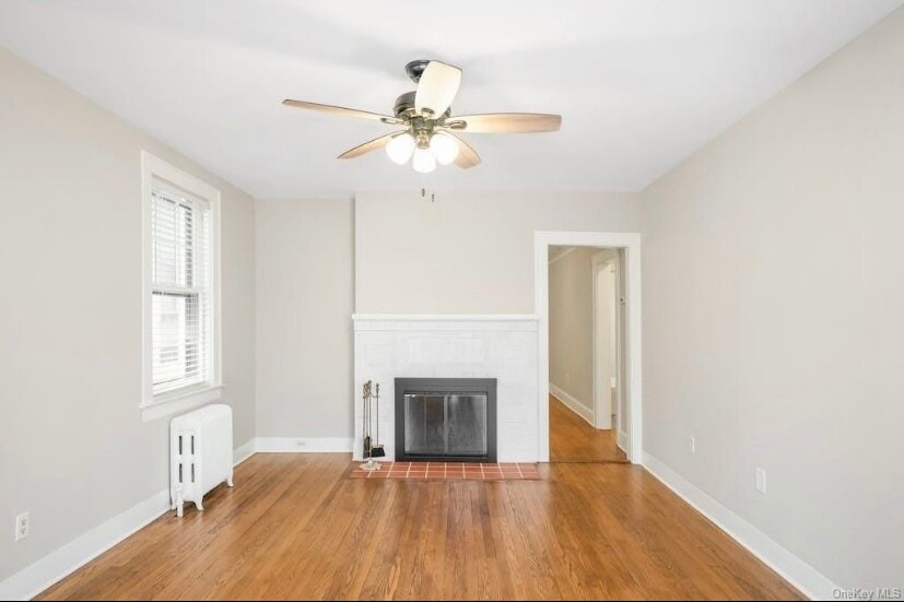 Living room with working wood fireplace - 49 New Broadway