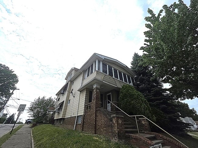 Building Photo - 4878 E 93rd St