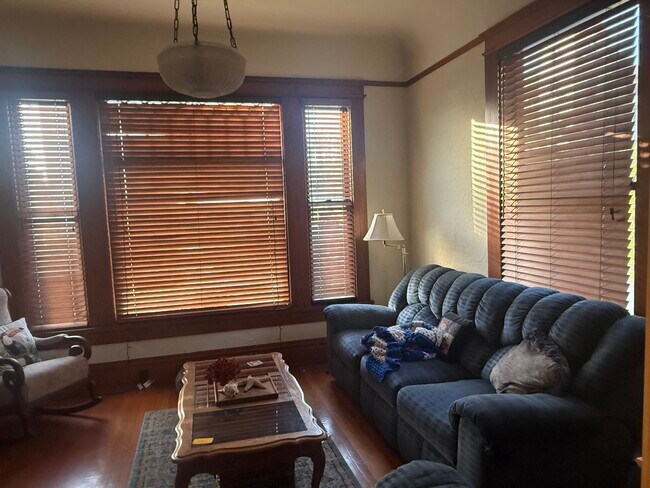 Foto del edificio - 92 N Fir St