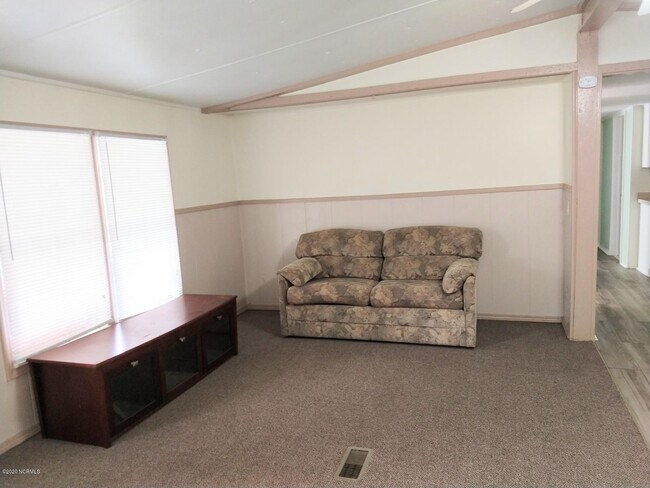 Building Photo - 261 River Oaks Dr