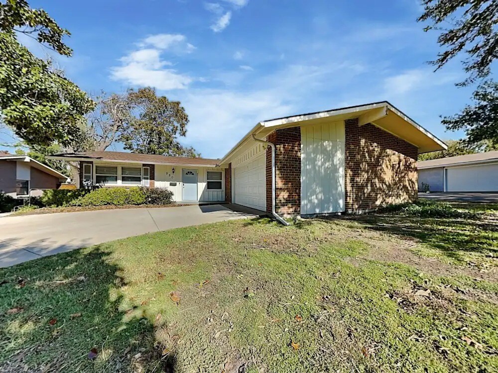 Foto principal - 926 N Waterview Dr