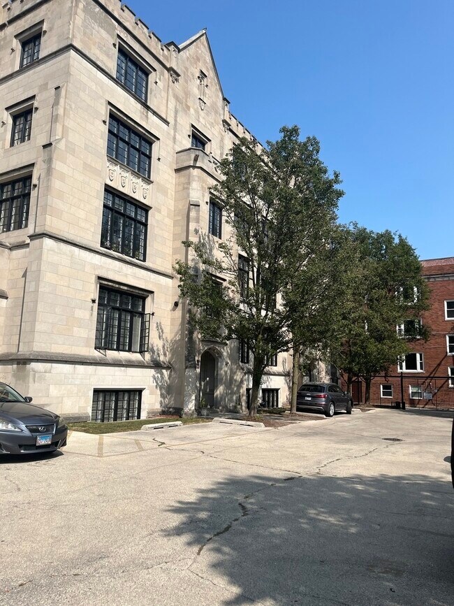 Foto del edificio - 4545 S Drexel Blvd