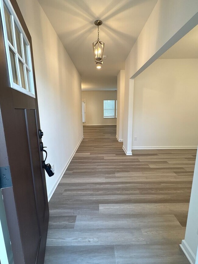 Foto del edificio - BRAND NEW SINGLE FAMILY HOME IN LOGANVILLE