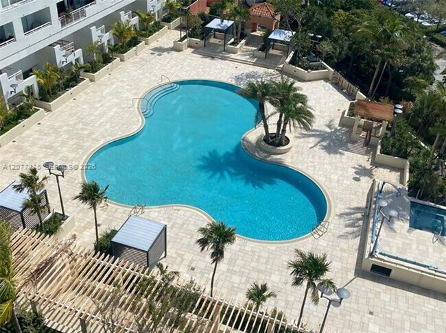 Foto del edificio - 400 South Pointe Dr