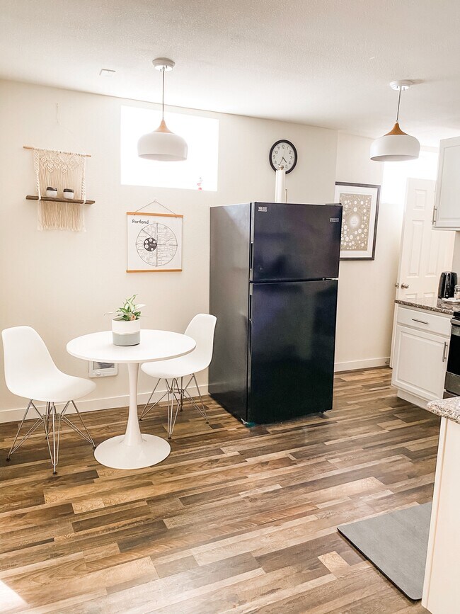 5506 NE Hoyt St Unit B, Portland, OR 97213 5506 NE Hoyt St Portland