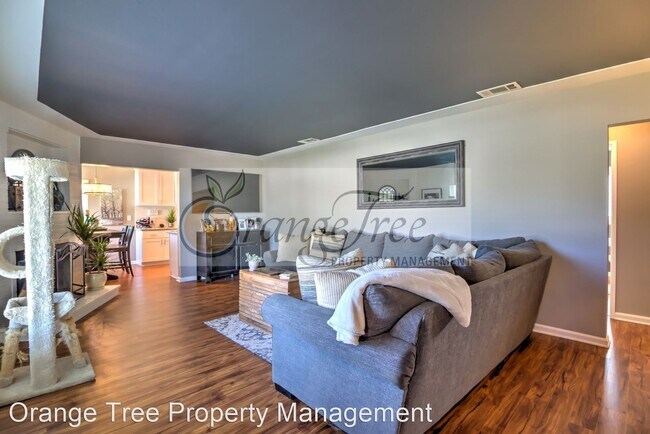 Foto del edificio - 4 br, 2 bath House - 11823 Peach Tree Cir.