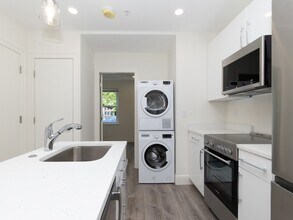 Building Photo - 46 Melrose St