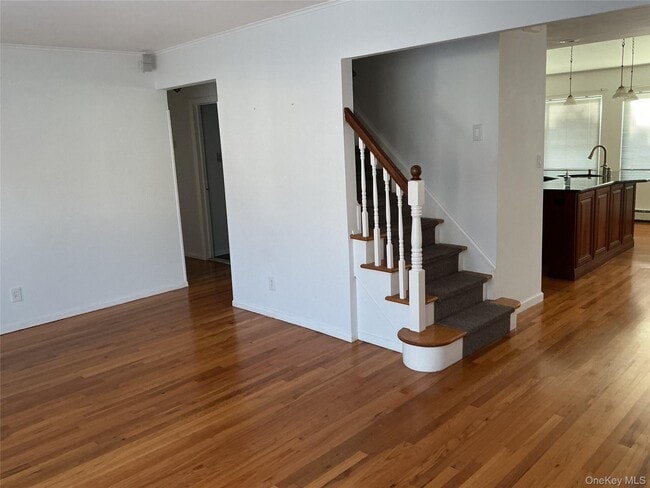 Building Photo - 4 Hitchcock Ln