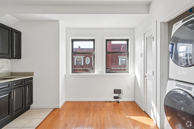2BR, 1BA - 800SF - Dining Area - 4124-28 Parkside Ave